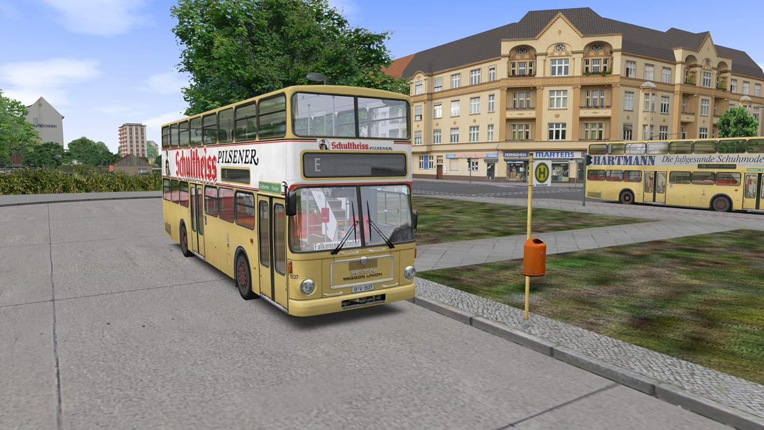 Articulated bus
